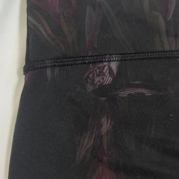 Lululemon Wunder Under Crop, Color Midnight Iris Multi / Black Size 4 - Picture 10 of 16